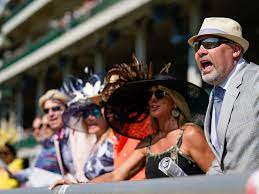 It wouldn't be the derby without the hats. 7v5r Gc4baigkm