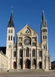 Quelle Est La Difference Entre Une Eglise Une Cathedrale Et Une Basilique