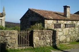 Casa bien ubicada e iluminada con ventilación natural cuenta con cocina integrada. Oia Torrona Pontevedra Finca Y Casa Rural En Venta Casas Rurales En Venta Casas Rurales Casas En Venta
