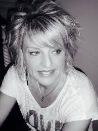 Leslie Diggins's Instagram, Twitter & Facebook