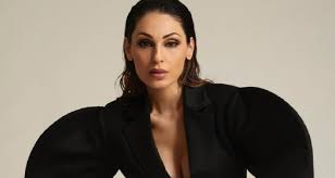 Da allora, l'artista di sora, in provincia di frosinone, si è rivelata una vera e propria trasformista: Anna Tatangelo Pronta Per La Nuova Esperienza Prima Pero Il Retroscena