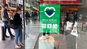 Lijnbaan en kalverstraat rustiger door mondkapjesplicht. Bezoekers Blijven Weg In Winkelstraten Met Mondkapjesplicht Nos