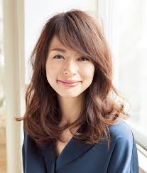 重めの縦ロールが鍵ゆれるセミロング40代のロングヘア Hair