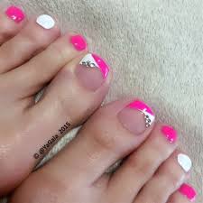 Pinta algunas uñas de violeta y otras de azul. Bonitas Modelo De Unas De Pies Sencillas Decorados