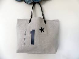 Sac En Lin Naturel Entierement Double En Coton Imprime Noir Et Beige Petite Poche Plaquee A Linterieur Anses En Cuir Couleur Chocol Bags Tote Bag Cotton Bag