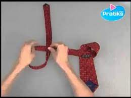 Cara memakai yang keliru bisa sangat meningkatkan risiko kemungkinan ikat tali bagian bawahnya di tengkuk atau belakang leher anda. Cara Terpantas Untuk Mengikat Tali Leher Youtube