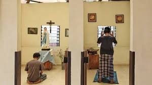 Tangannya harus digips, akibat kecelakaan yang menimpanya. Keren Ruang Doa Di Rumah Sakit Ini Bikin Netizen Terharu Keepo Me Line Today