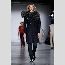 Chay suede radicaliza em visual e fãs veem referência a peaky blinders. Inverno 2019 Veja Os Lencos E Cachecois Que Estarao Em Alta Site Rg Moda Estilo Festa Beleza E Mais