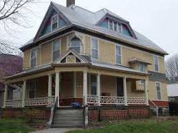 Victorian Jewel In The Heart Of Carthage Sits On Coveted Maple Leaf Parade Route Lots Of Room And Even Room Left In 2020 Old House Dreams Victorian Homes Old Houses