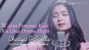 Lyric Cinta Luar Biasa Cover Chintya Gabriella Lirik Video