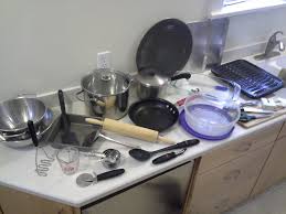 minimalist kitchen: equipment  small