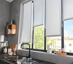 Des Stores Pour Personnaliser Votre Decoration Interieure Rideau Petite Fenetre Rideau Porte Fenetre Habillage Fenetre