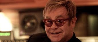 Elton John anuncia novo álbum em fevereiro
