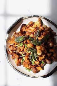 Potatoes And Mushrooms Recipe Veggie Society Recipe Mushroom Recipes Chanterelle Recipes Recipes