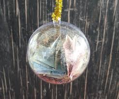 Wenn du geldgeschenke zum geburtstag, zu weihnachten oder zur hochzeit verschenken willst, solltest du eine fantasievolle hülle wählen. Geldgeschenke Basteln Zu Weihnachten Mit Anleitungen Auf Geschenke De