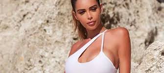 La jeune femme a pris la pose aux côtés de son mari, thomas vergara, mais aussi toute seule au bord de l'eau. Instagram Nabilla S Affiche Tres Sexy En Maillot De Bain Mce Tv