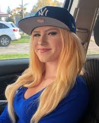 Shannon Costa's Instagram, Twitter & Facebook