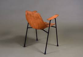 Iconique et avant gardiste elle se compose de la structure en hêtre massif naturel verni ou laqué noir et une assise en. Chaise Bridge Amsterdam En Frene De Pierre Guariche Paul Bert Serpette
