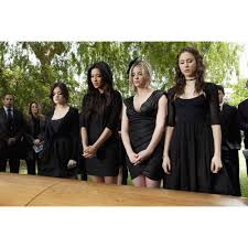 Les pretty little liars ne peuvent plus se voir pendant un certain temps. Pretty Little Liars Saison 2 Serie Tv Thriller Warner Home Video France Series Tv Dvd Bluray