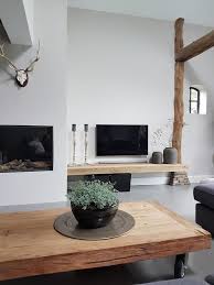 tv zelfde hoogte als haard en houten planken onder tv en erboven zelfde kleur als de muur planken qua kleur geli rustieke woonkamers huis interieur home deco