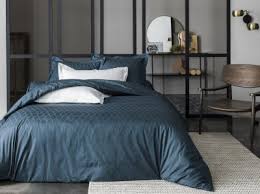 La housse de couette satin est l'accessoire parfait pour apporter une touche précieuse à la chambre. Housse Couette Satin De Coton Diamond Bleu 140x200 Anne De Solene