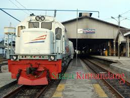 Dalam kurang daripada 10 minit, kereta api ini menjadi tersangat bersih, dan kemudiannya memberikan tunduk hormat kepada penumpang. Dampak Listrik Padam Di Jabodetabek 3 Kereta Api Terlambat Di Stasiun Madiun Suara Kumandang