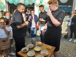 Porotce z masterchefa, radek kašpárek, se pochlubil radostnou novinou. Michelinsky Kuchar Radek Kasparek Sestavil Tri Skvele Bagely Pro Chebskou Restauraci Bagel Lounge Spolecnost Zpravy Karlovarska Drbna Zpravy Z Karlovych Varu A Karlovarskeho Kraje