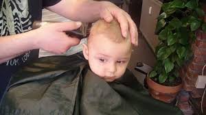 Pour l'aider à se décider, vous trouverez ici notre sélection de looks tendance. Premiere Coupe De Cheveux Bebe 11 Mois First Haircut Baby Boy 11 Months Youtube
