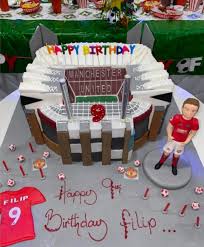 Badut kacau sambutan hari jadi horangi. Peminat Kagum Kek Old Trafford
