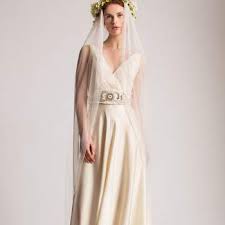 Vbridal fait des ressources énormes des robes de mariée et la mode nuptiale. Decouvrez Les Plus Jolies Robes De Mariee A Col V Pour 2016