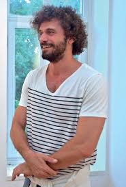 Mezun olduktan sonra modellik yapmaya başladı. Yigit Kirazci Biyografya