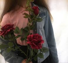 спина без лица фото на аву в вк для девушек Grustnye Kartinki Na Avu Dlya Devushek Bez Lica 42 Foto Aesthetic Girl Red Aesthetic Aesthetic Roses