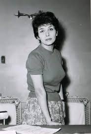 فلكلور - كيف اخذت الفنانة سناء جميل بالثأر تروي الفنانه الكبيرة سناء جميل عن موقف تعرضت له في بداية مشورها الفني قائلة... اتعرض عليا دور وانا لسه في البدايات، كنت فرحانة بيه