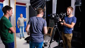 Daarnaast publiceren we ook langere nieuwsitems en documentaires over misdaad, economie etc. Rtv Drenthe Studio Apenzaken