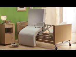 Bestellen sie sie ganz komfortabel in unserem shop und sie ist schon in kürze bei ihnen!. Pflegebett Aufstehbett Mobilia Cura E Plus Mit Aufstehhilfe Und Drehbarer Liegeflache Youtube