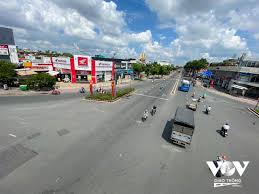 Tp.vinh với 25 xã phường, diện tích rộng 104 km2, hơn 500.000 người sẽ thực hiện chỉ thị 16 với nguyên tắc gia đình cách ly với gia đình; Ben Trong Quáº­n Go Váº¥p Ngay Ä'áº§u Gian Cach Xa Há»™i Vov Giao Thong