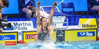 Federica pellegrini is an italian swimmer. Federica Pellegrini Bricht Katie Ledeckys Goldserie