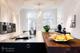 poggenpohl kitchen ijkelenstam keukens showroom gorinchem ornamenten plafond mat zwart keuken rvs blad wit gagge keuken nis keuken ontwerp keukenstijl