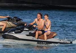 Συγκεκριμένα, μίλησε για τη γνωριμία με την σύντροφό του, θεοδώρα. Tsitsipas Poia Einai H Gynaika Poy Magepse Ton Koryfaio Tenista In Gr