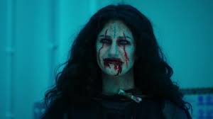 Modifier van helsing est une série télévisée américaine développée par neil labute d'après le personnage créé par l'écrivain bram stoker et la série de comics helsing de l'éditeur zenescope entertainment, diffusée depuis le 23 septembre 2016 sur syfy. Van Helsing Staffel 4 Episodenguide Alle Folgen Im Uberblick
