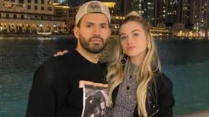 Manchester city players wives and girlfriends Asi Es El Estilo De Vida De Sofia Calzetti Novia Del Kun Aguero As Usa