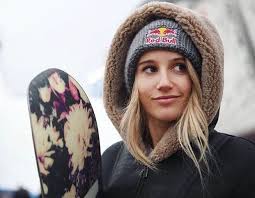 Anna gasser is an austrian snowboarder, known for becoming 2018 olympic champion in the big air event. Anna Gasser Snowboarder Snowboarding Wintersport Cold Anna Gasser Snowboard Frauen Snowboard Madchen