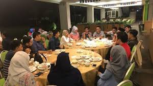 Cocok bukan untuk anda yang akan mengadakan bukber dengan jumlah anggota yang banyak. Alumni Sma 17 Yuk Bukber Besok Di Sekolah Sekaligus Kumpul Dana Bangun Aula Tribun Timur