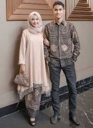 Gamis muslim couple keluarga 2018 edisi yashwin family by ayyanameena gamis menggunakan bahan brukat cornelli full. 20 Inspirasi Baju Couple Muslim Yang Serasi Abis Hai Gadis