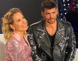 3 quelli vissuti con l'attrice, 7 quelli segnati dalla relazione con la showgirl. Chi E La Fidanzata Italiana Di Can Yaman Attore Turco Di Daydreamer Chiechiera It
