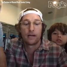Matthew McConaughey and his family are spreading the love. ❤️