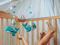 Baby filz mobile waldtiere zum selberbasteln anleitung. Mobile Fur Das Baby Basteln Diy Ideen Fur Das Kinderbett