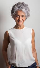 Parmi le top de la coiffure femme ans, les cheveux portés courts viennent en tête de liste. Epingle Sur Coiffures