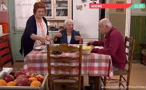 Μακριά από τα φλας των φωτογράφων, όπως συνέβη και στον γάμο τους, ο αλέξανδρος μπουρδούμης και η λένα δροσάκη βάφτισαν τον γιο τους. Mhn Arxizeis Th Moyrmoyra H Koympara H Lilika Thn Peftei Aprokalypta Ston Mhna Ki Aytos Pa8ainei Paniko