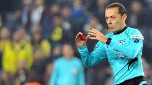 Kariyerinde uefa 21 yaş altı avrupa şampiyonası, fifa 20 yaş altı dünya kupası, uefa şampiyonlar ligi. Besiktas Galatasaray Derbisini Cuneyt Cakir Yonetecek